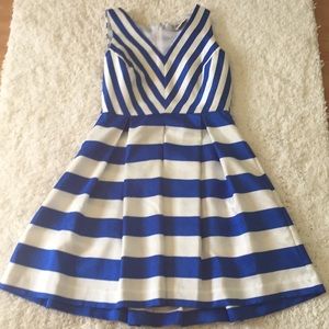 Size 4 P Julian Taylor blue and white stripe dress